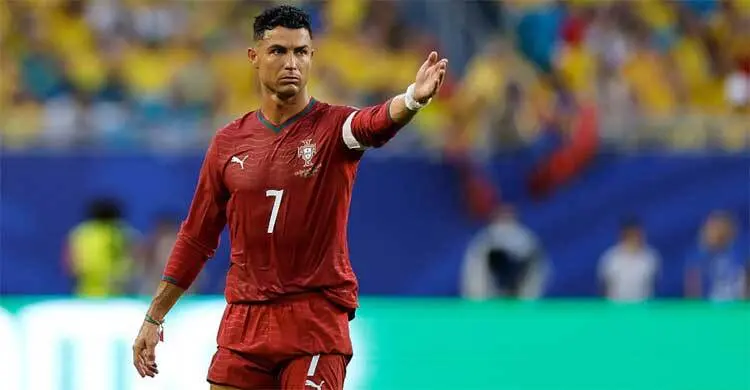 রোনালদোকে কি এবার বেঞ্চে বসানোর সময় এসেছে?