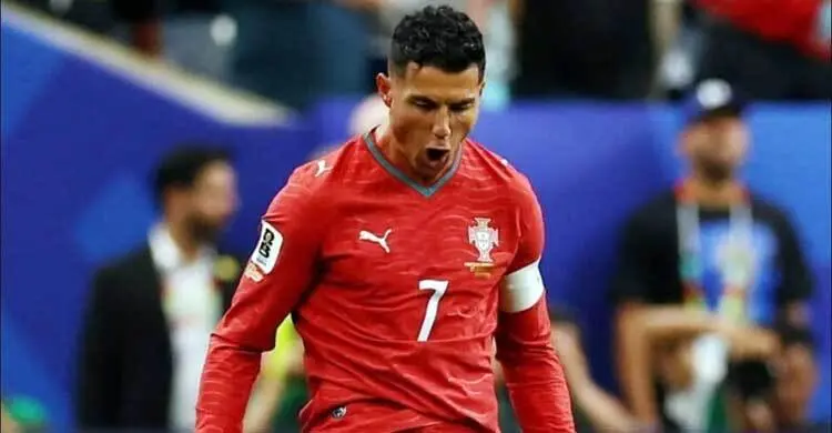 জোড়া গোলে ৬০ বছর পর পর্তুগিজ কিংবদন্তিকে ছাড়িয়ে গেলেন রোনালদো
