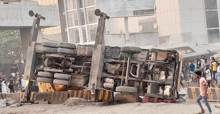 বিআরটি প্রকল্পের ক্রেন উল্টে আহত ৩