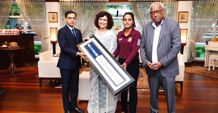 বাংলাদেশ নারী ক্রিকেট দলকে ভারতীয় হাইকমিশনারের সংবর্ধনা