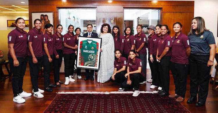 বাংলাদেশ নারী ক্রিকেট দলকে ভারতীয় হাইকমিশনারের সংবর্ধনা