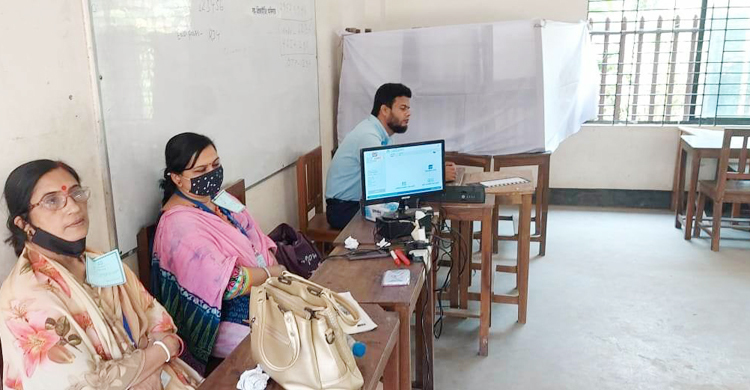 ভোটগ্রহণ শেষে চলছে গণনা, বেশি ভোট পড়েছে গ্রামে