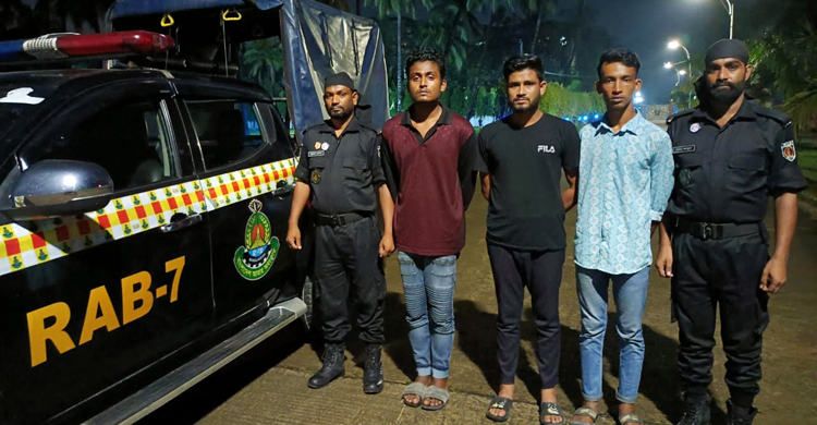 কিশোর গ্যাংয়ের ৩ সদস্য গ্রেফতার