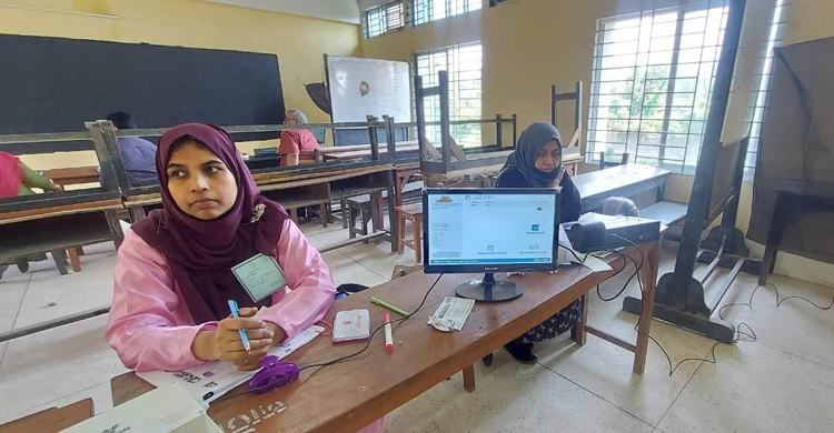 ভোটগ্রহণ শেষে চলছে গণনা, বেশি ভোট পড়েছে গ্রামে