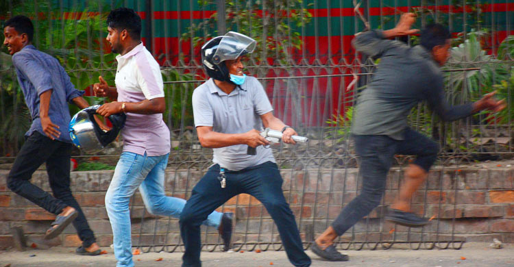 চট্টগ্রামে আট অস্ত্রধারীর বিরুদ্ধে হত্যা মামলা