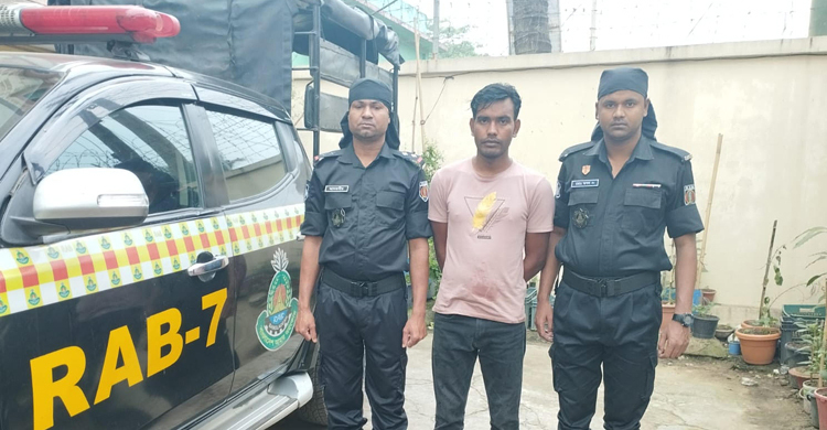 ভুজপুরে ৫৬৯ বোতল ফেনসিডিলসহ মাদক কারবারি গ্রেফতার