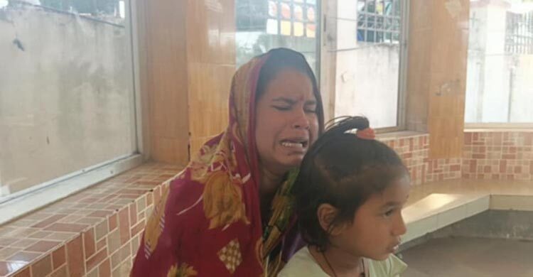 বালু উত্তোলনের প্রতিবাদ করায় সাগরে ফেলা হলো জেলেকে