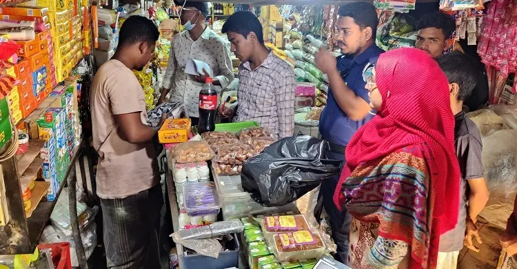 মেয়াদোত্তীর্ণ পণ্য বিক্রি, সাতকানিয়ায় দুই ব্যবসায়ীকে জরিমানা