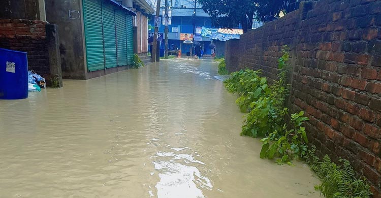 মিরসরাইয়ে ভারী বর্ষণ ও পাহাড়ি ঢলে নিম্নাঞ্চল প্লাবিত