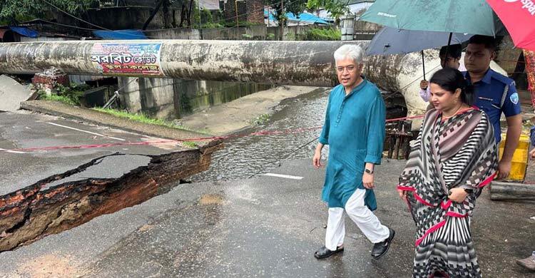 চট্টগ্রামে ভেঙে পড়া সেতু পরিদর্শনে শিল্প উপদেষ্টা