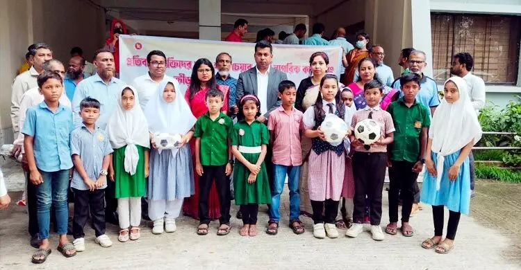 সেবাপ্রার্থীদের ব্যস্ততার অযুহাত দেখাবেন না: জেলা প্রশাসক