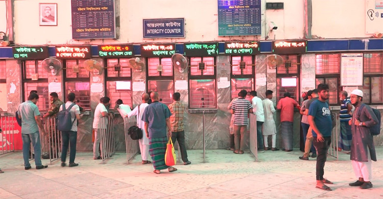 এক থেকে তিন ঘণ্টা বিলম্বে চট্টগ্রাম ছেড়েছে ট্রেন