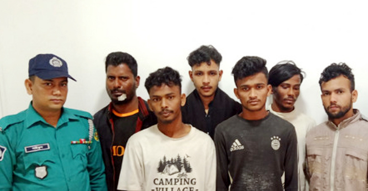 চট্টগ্রামে ৬ ছিনতাইকারী গ্রেফতার