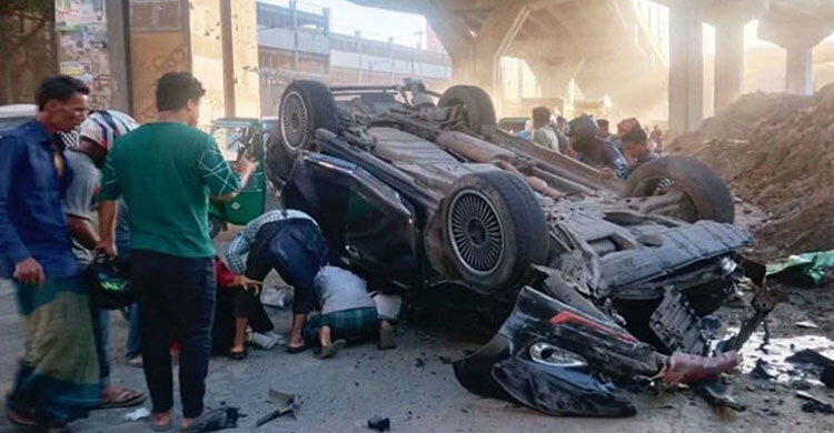 Car plunges off Ctg elevated expressway, 1 killed, 4 fighting for life