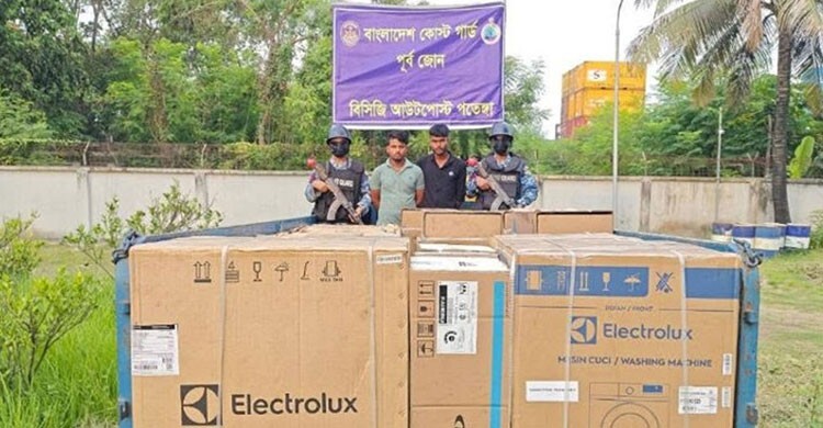 শুল্ক ফাঁকি দিয়ে ট্রাকভর্তি করে নিয়ে যাওয়া হচ্ছিল এসি-ফ্রিজ, আটক দুই