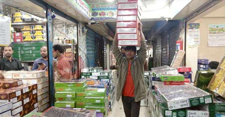 দাম বেড়েছে &lsquo;কম দামি&rsquo; খেজুরের