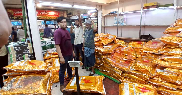 দাম বেড়েছে &lsquo;কম দামি&rsquo; খেজুরের