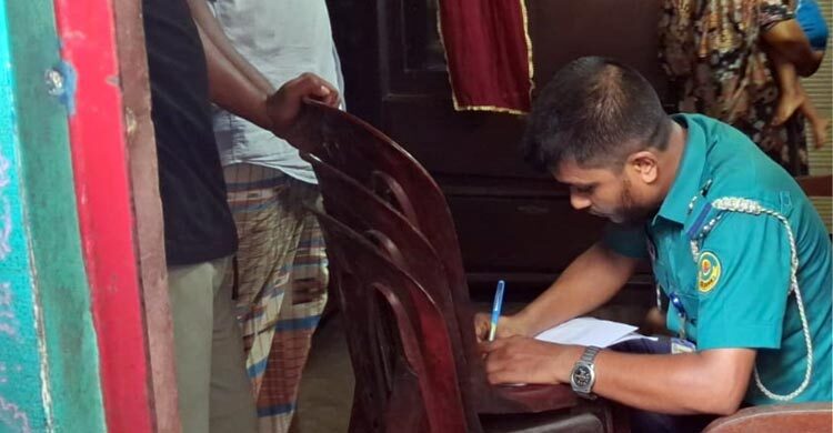 চট্টগ্রামে কথা-কাটাকাটির জেরে তিনজনকে কুপিয়ে জখম