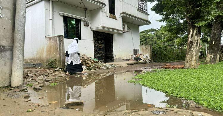 হাটহাজারীতে দুর্ভোগে অন্তত ৮ হাজার মানুষ