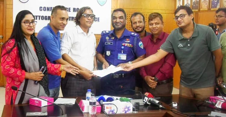 দুই সাংবাদিকের ওপর হামলায় জড়িতদের গ্রেফতারে এসপিকে স্মারকলিপি