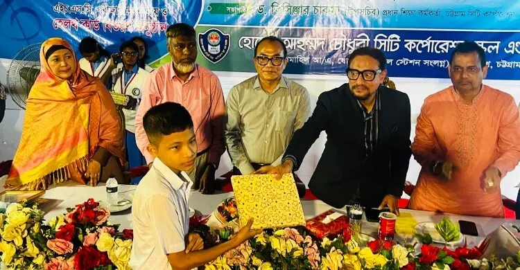 শিক্ষার্থীদের স্বাস্থ্যসুরক্ষা নিশ্চিতে হেলথ কার্ড চালু করা হয়েছে