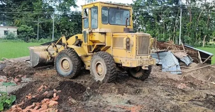 হাটহাজারীতে অভিযান, আড়াই কোটি টাকার সরকারি জমি পুনরুদ্ধার