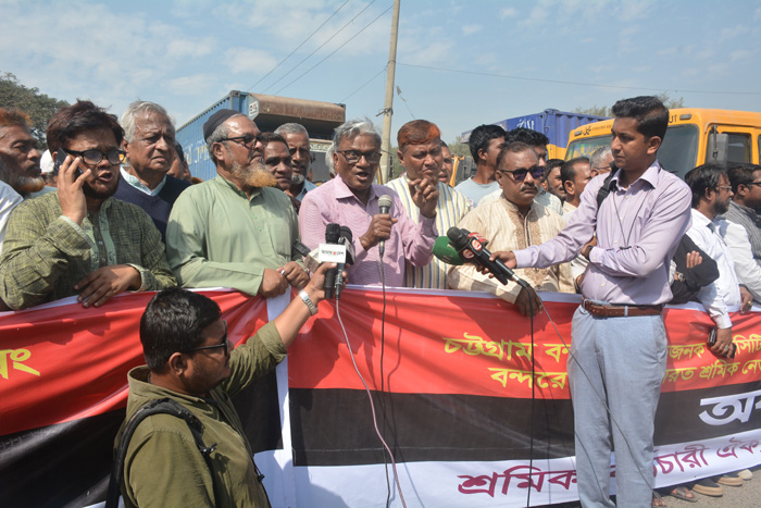 চট্টগ্রাম বন্দরে অচলাবস্থ