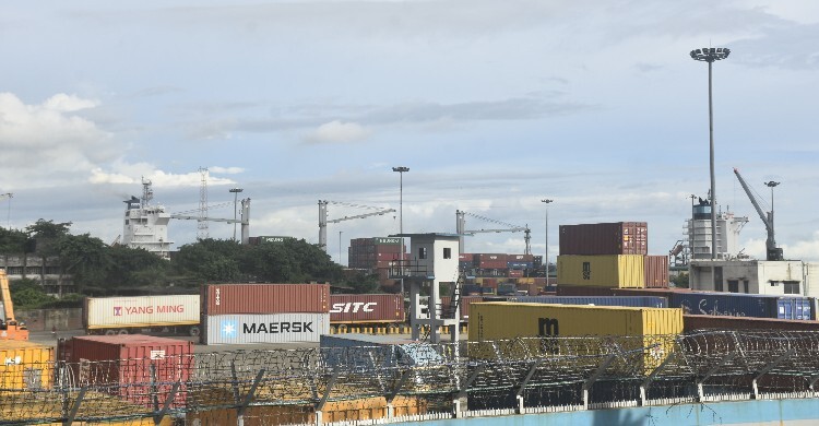 আমদানিকারকের নামে শিপিং ডকুমেন্ট ইস্যুর অনুমোদন