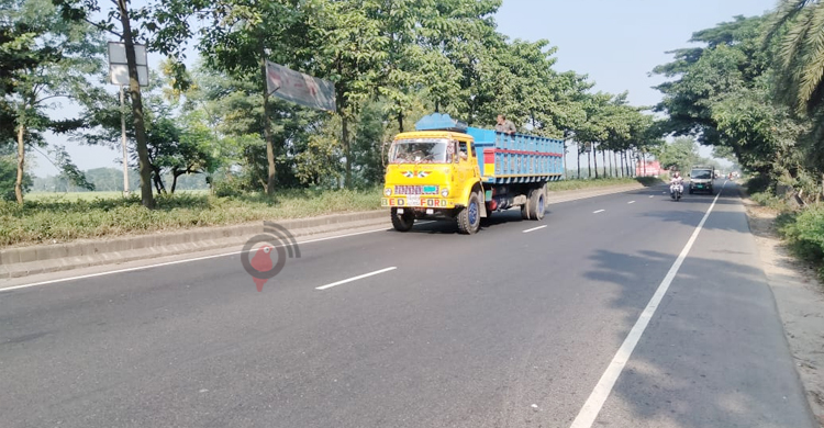 মিরসরাই-সীতাকুণ্ডে যান চলাচল বেড়েছে