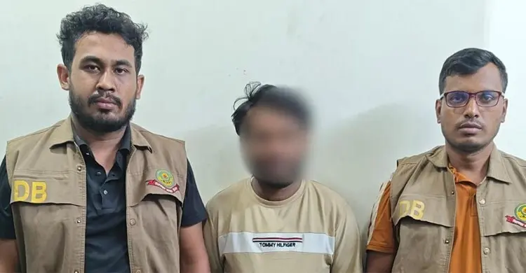 পিকআপে গ্যাস সিলিন্ডারের ভেতরে লুকানো ছিল ১৪ হাজার ইয়াবা