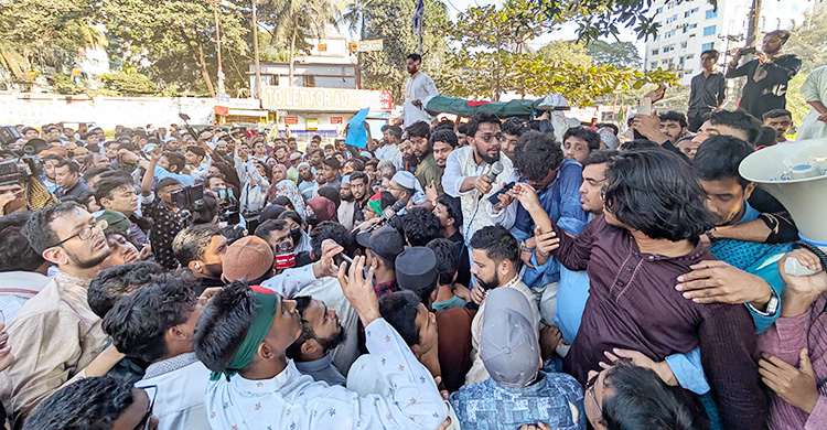 হাদি হত্যার প্রতিবাদে চট্টগ্রামে কফিন মিছিল, বিক্ষোভ-ব্লকেড