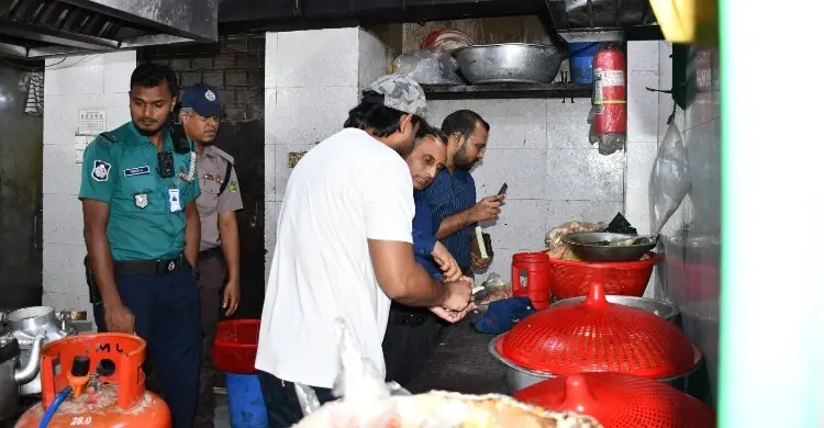 চট্টগ্রামে তিন রেস্টুরেন্ট-বেকারিকে জরিমানা