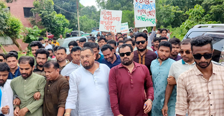 বহিরাগতদের নিয়ে ক্যাম্পাসে ছাত্রদলের শোডাউন, সমালোচনার ঝড়