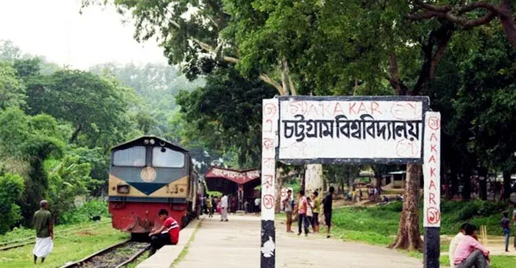 শাটলে বহিরাগতদের রাজনৈতিক স্লোগান, ভিডিও করায় নারী শিক্ষার্থী হেনস্তা