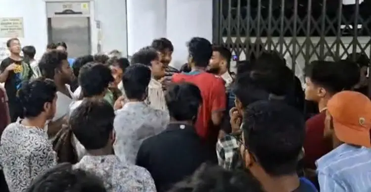 চবিতে শিক্ষার্থীকে মারধর, সংবাদ সংগ্রহে বাধার অভিযোগ