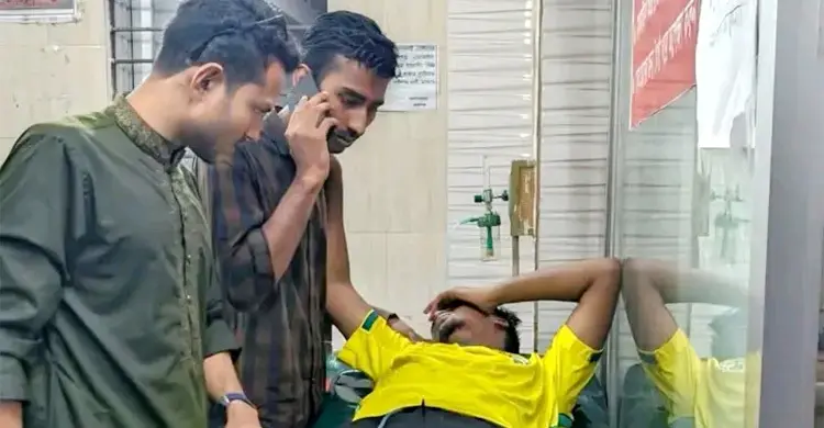 ছাত্রী হলের পাশে সাপের কামড়ে আহত চবি ছাত্র