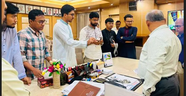    জুলাই অবমাননার অভিযোগে শিক্ষকের বিরুদ্ধে চাকসুর স্মারকলিপি