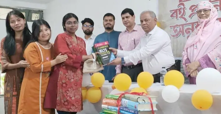 চবির ছাত্রী হলে চাকরির প্রস্তুতিতে সহায়ক বই দিল চাকসু