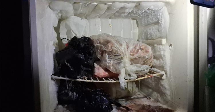 চট্টগ্রাম বিশ্ববিদ্যালয় হলের ক্যানটিনে পচা ডিম-বাসি খিচুড়ি