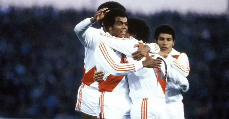 অসম্ভব কোণ থেকে বাঁকানো শটে নিখুঁত গোল: কিউবিয়াসের জাদুকরী ছোঁয়া