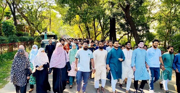 আওয়ামী লীগের নৈরাজ্য-আগুন সন্ত্রাসের প্রতিবাদে চবিতে বিক্ষোভ