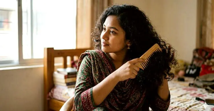 গরমে কোঁকড়া চুলের যত্ন