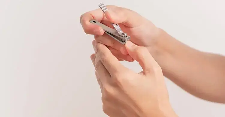 নখ কাটার সঠিক নিয়ম না জানলেই বিপদ