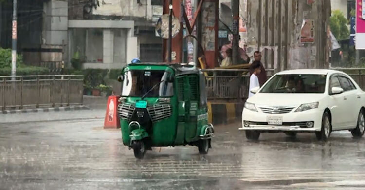 ঈদের আগের দিনে রাজধানীতে বৃষ্টির হানা