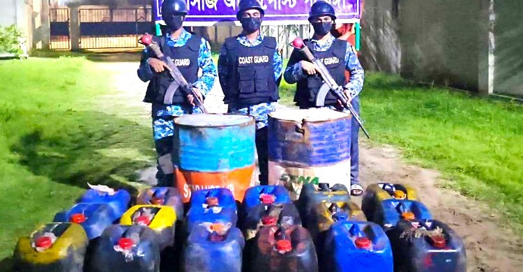পতেঙ্গায় কোস্টগার্ডের অভিযানে ১৪০০ লিটার ডিজেল জব্দ