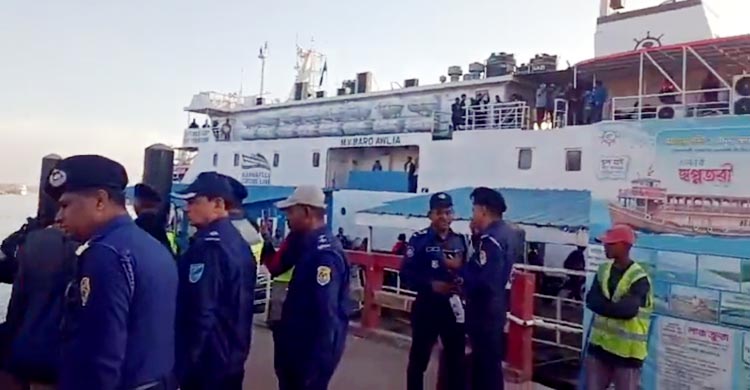 ১১০০ পর্যটক নিয়ে সেন্টমার্টিন গেলো তিন জাহাজ