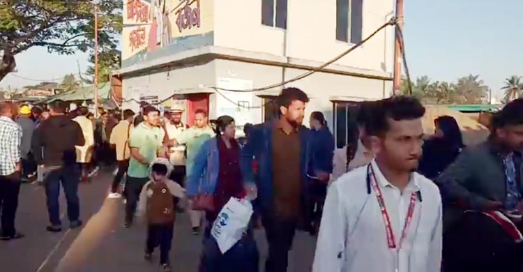 ১১০০ পর্যটক নিয়ে সেন্টমার্টিন গেলো তিন জাহাজ