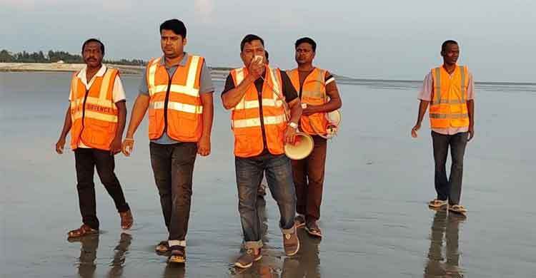 ঘূর্ণিঝড় ‘মন্থা’র কারণে পশ্চিবঙ্গের উপকূলীয় অঞ্চলে সতর্কতা জারি