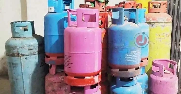 মার্চে ১২ কেজির এলপিজি সিলিন্ডারের দাম বাড়ায়নি সরকার