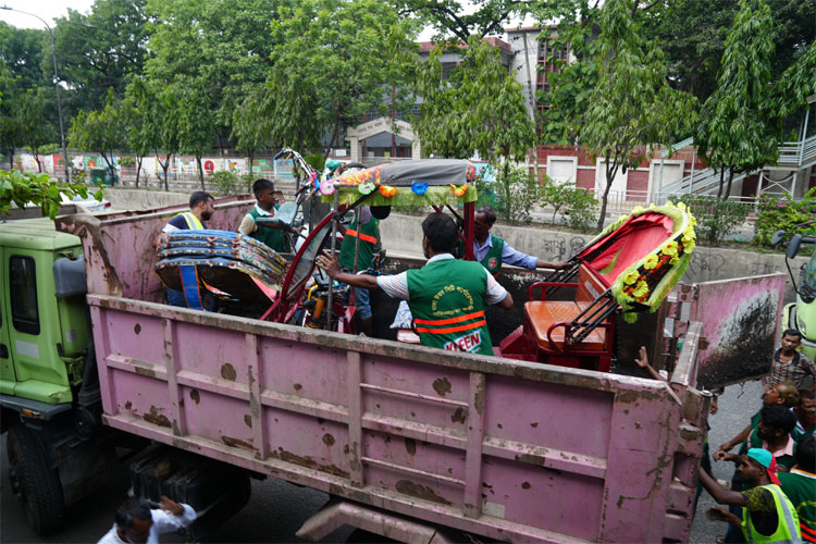 ঢাকার মূল সড়কে কোনো রিকশা চলতে পারবে না